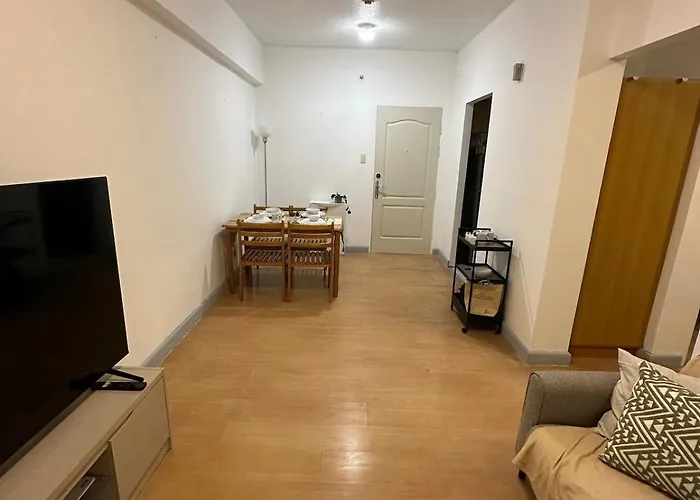 Cozy Urban Retreat In Burgos Circle, Bgc *