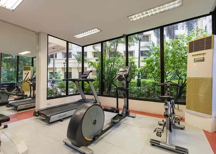 Cozy Urban Retreat In Burgos Circle, Bgc * Manila